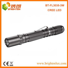 Factory Supply OEM Nouvelle cellule lumineuse 2AA Batterie à batterie en aluminium métallisé 3watt Cree Led Portable Torch with Clip